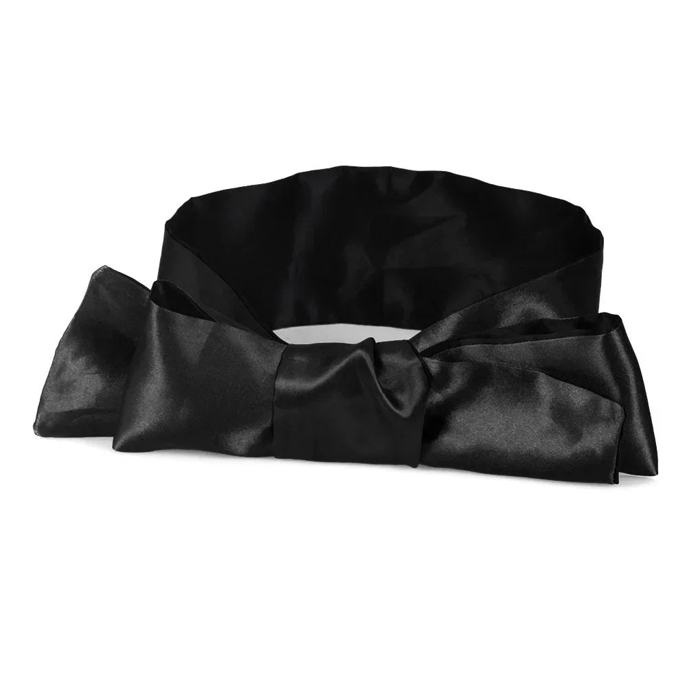 Luxury satin silk blindfold black close up - premium satin - SpicyAccessoires
